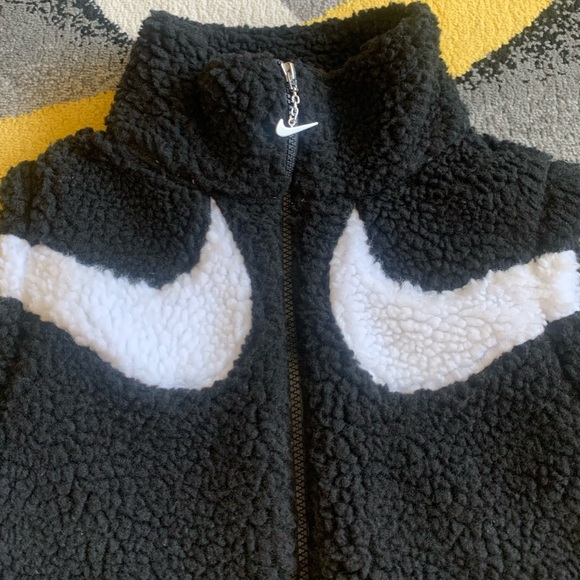 Nike Swoosh Fleece Vest - Picture 2 of 6